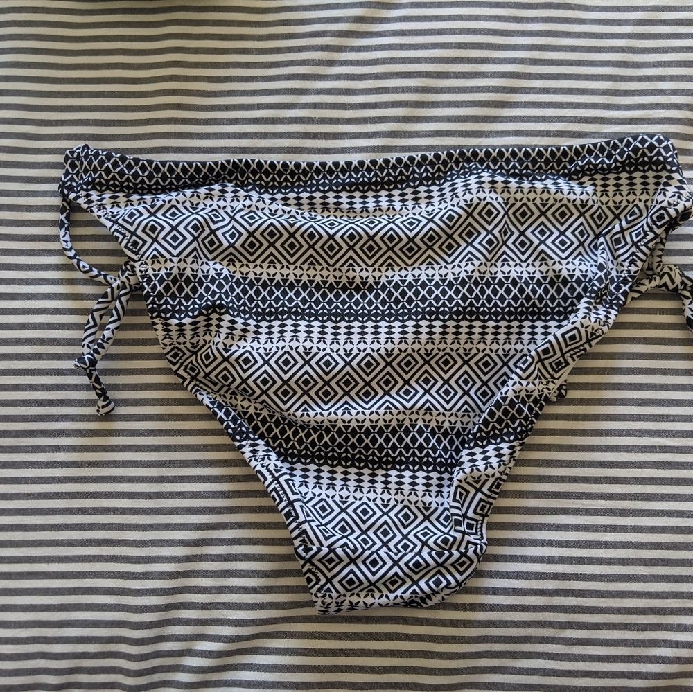 Geometric Pattern Bikini Bottom - image 2